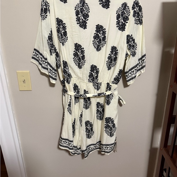 Cupshe Black and Cream Patterned Jumpsuit - Picture 5 of 6